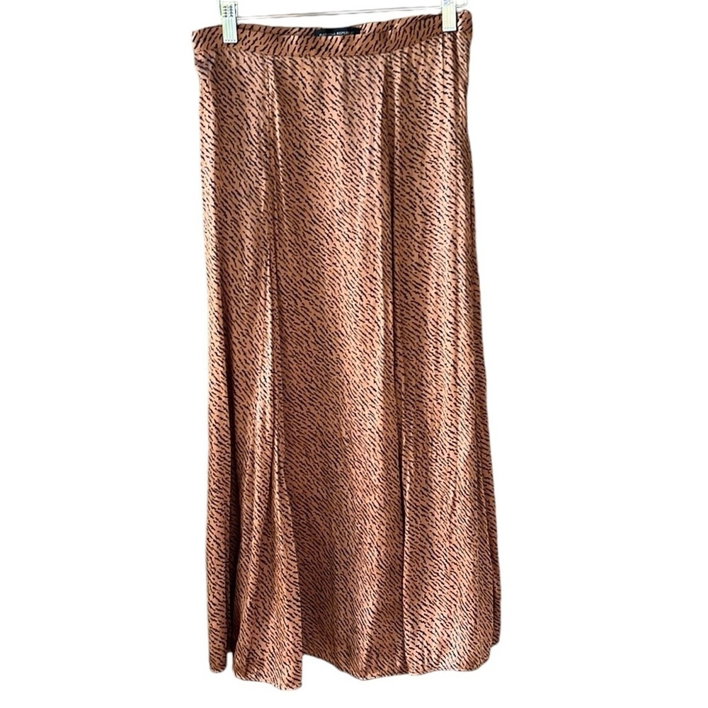 Banana Republic Size 2 Satin Semi Circle Midi Skirt Abstract Animal Print
